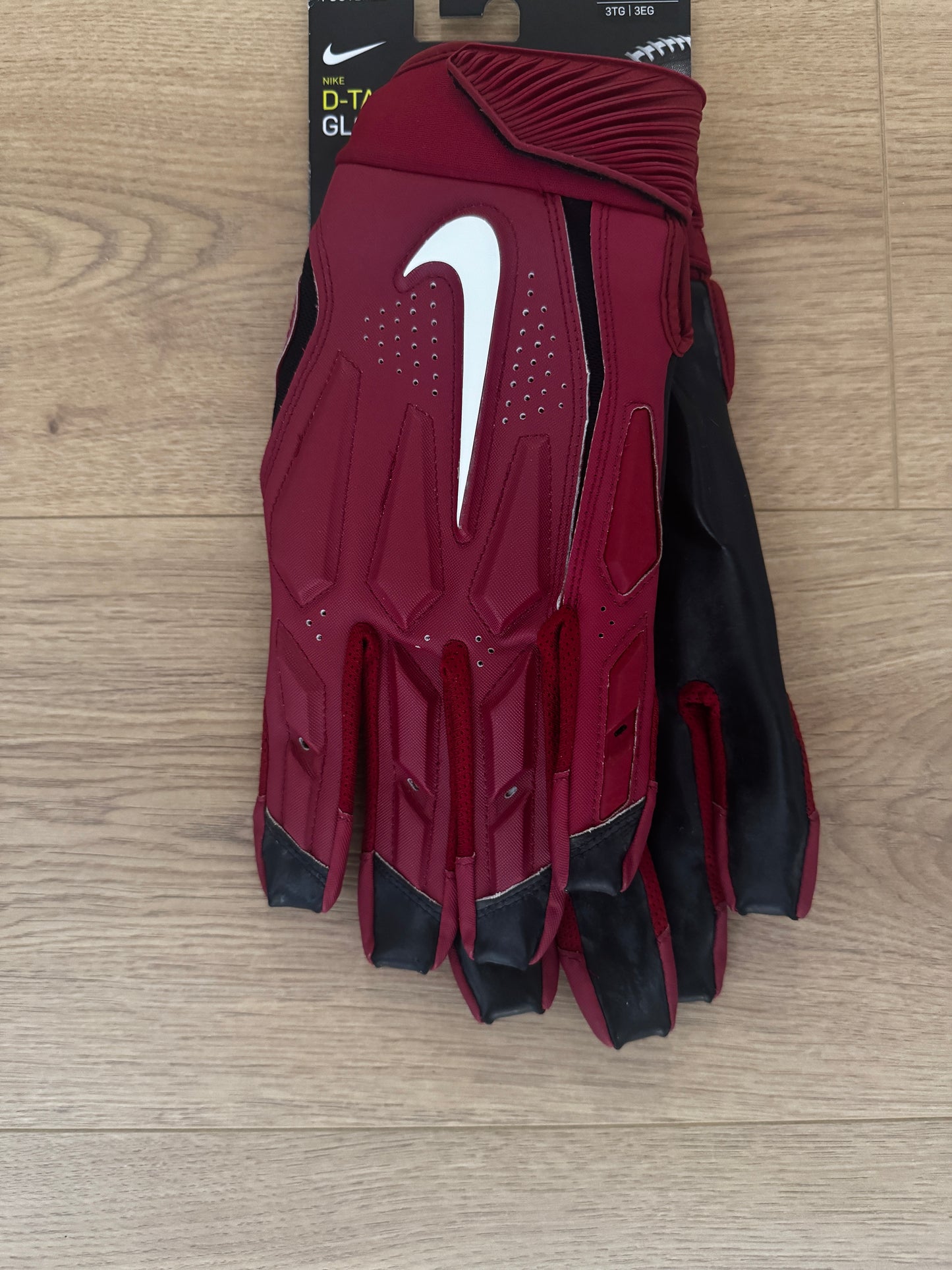 Nike D-Tack 6.0 Lineman Gloves (Maroon)