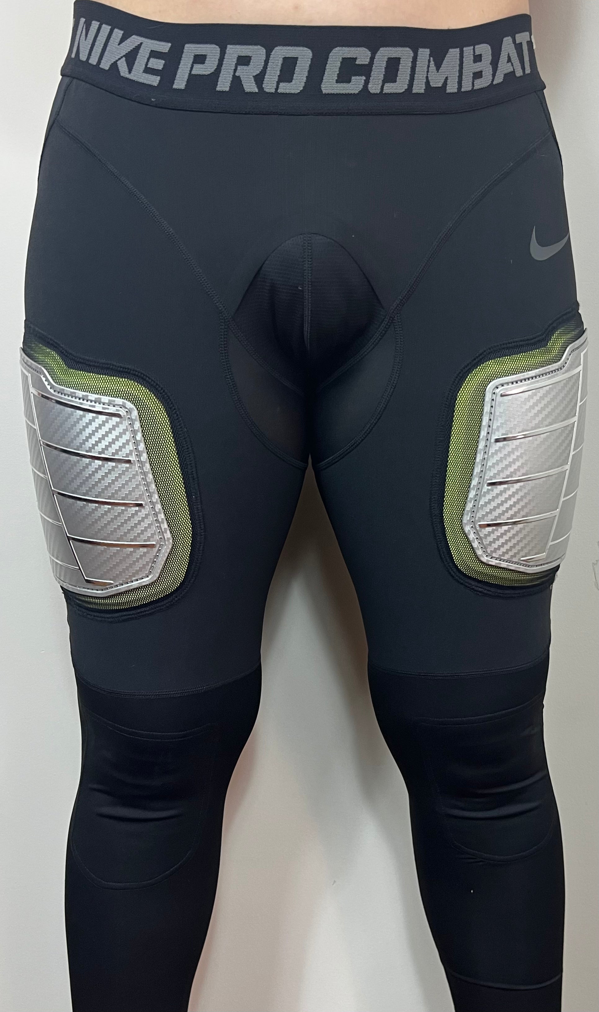 Nike Pro Combat Hyper-strong Tights - www.SportsTakeoff.com