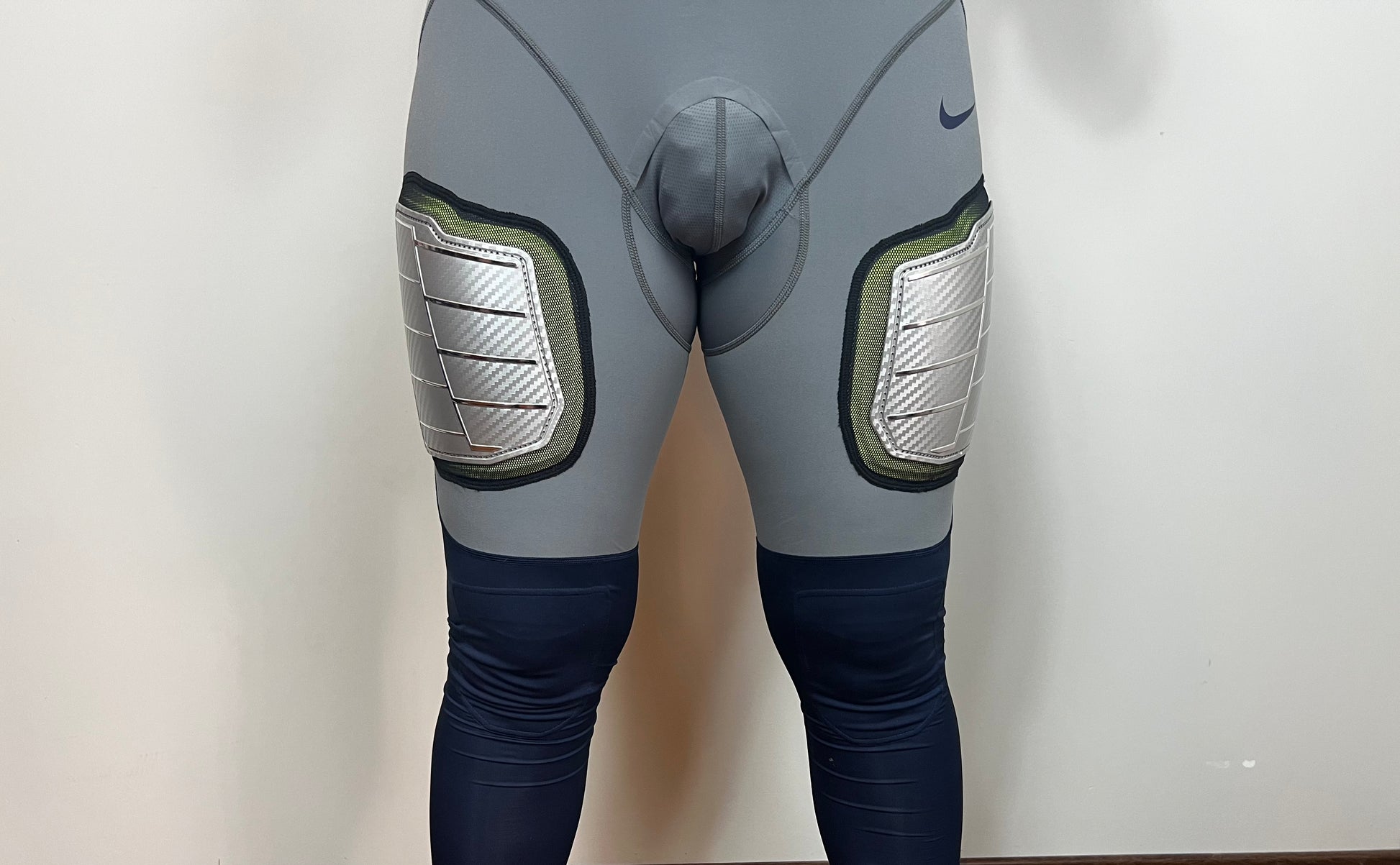 Nike Pro Combat Hyper-strong Tights (L, XL) - www.SportsTakeoff.com